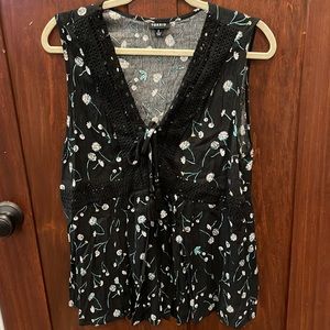 Torrid Dandelion tank Size 2